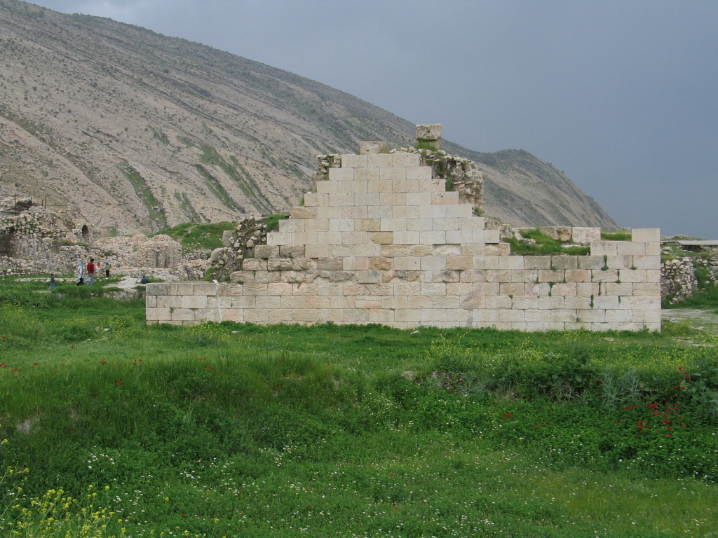 معبد آناهیتا بیشاپور