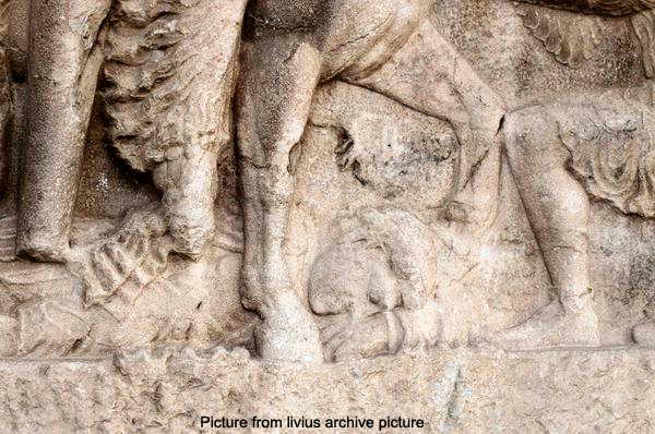 جسد گوردیان سوم امپراتور روم زیر سم اسب شاپور 