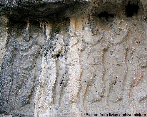 سنگ نگاره های بیشاپور