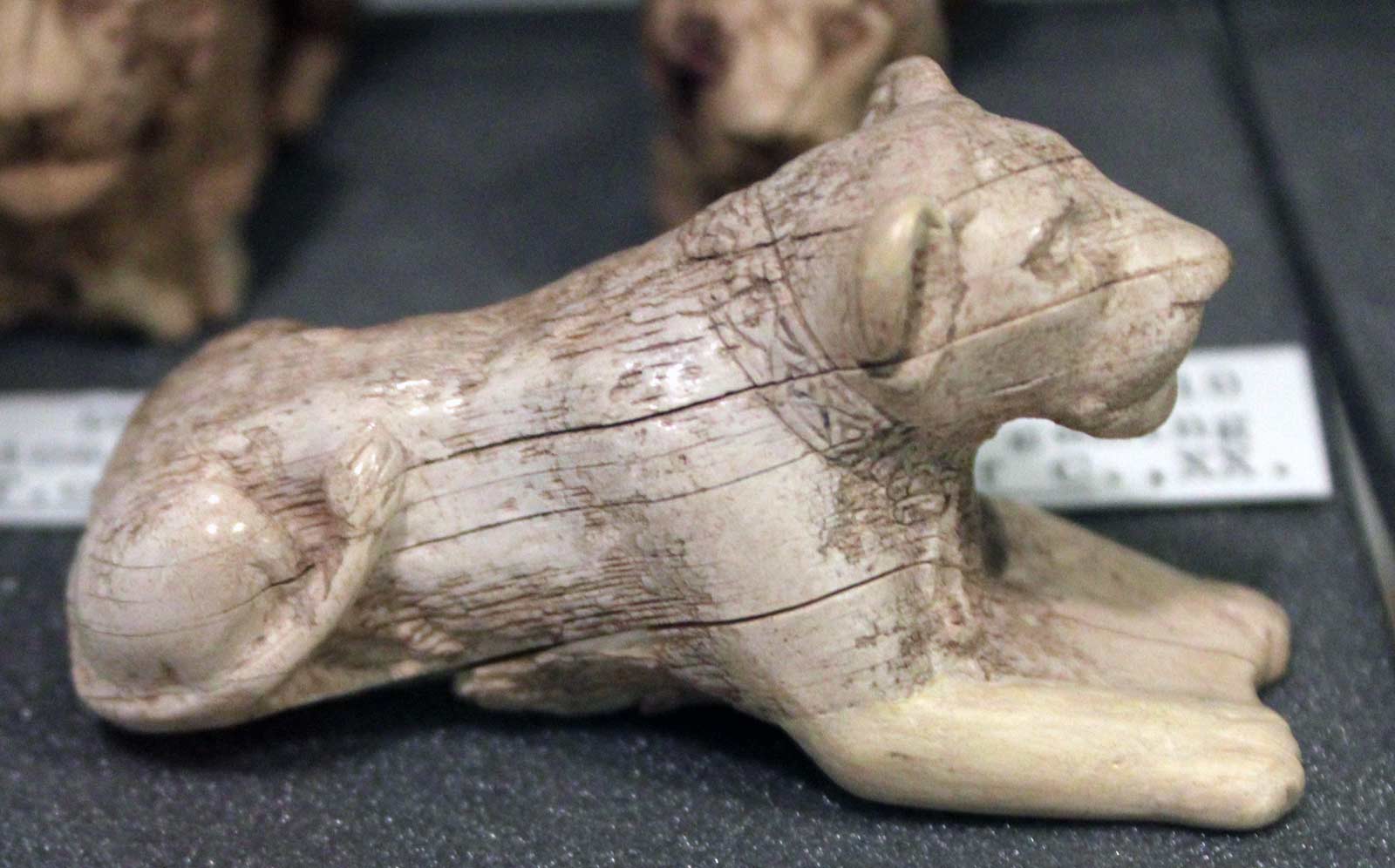 مهره بازی ساخته شده از عاج