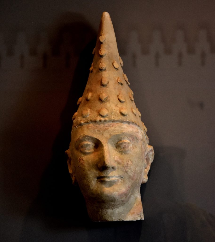 مجسمه ای از دلورزین تپه