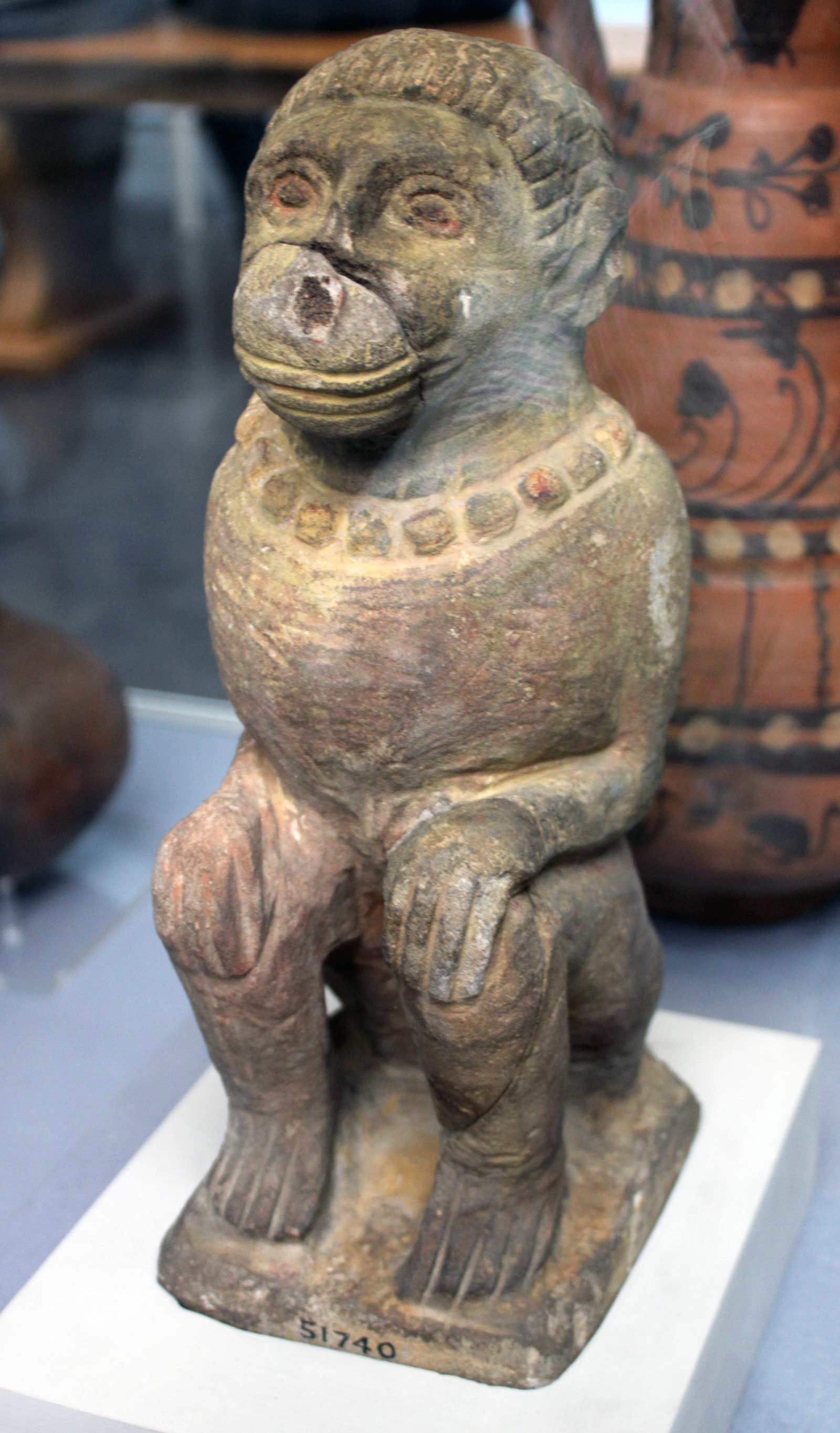 مجسمه سنگی میمون