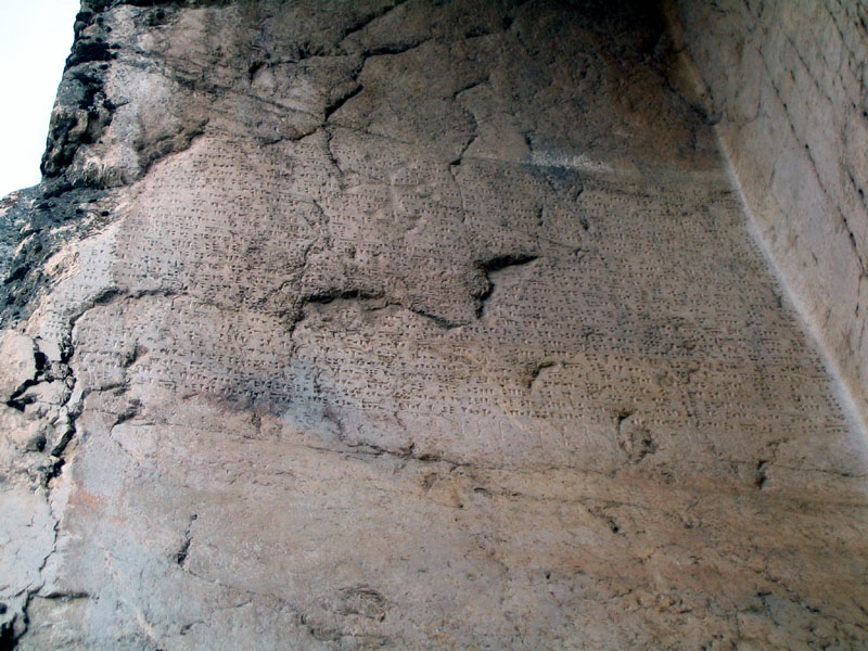 قلعه اورارتویی كنار دریاچه وان 