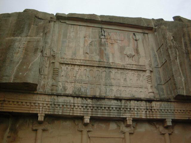 مقبره های سنگی اطراف تخت جمشید