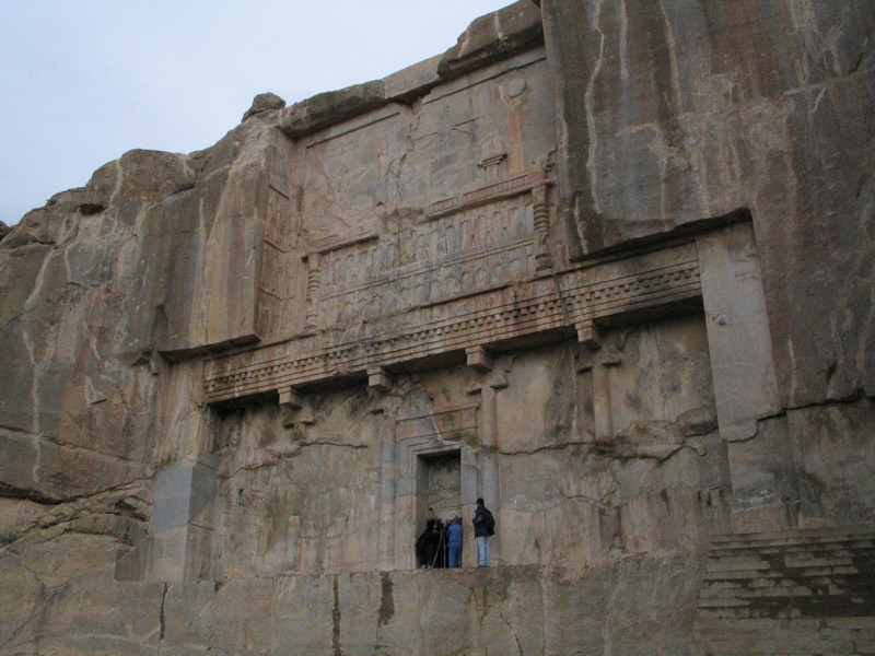 مقبره های سنگی اطراف تخت جمشید