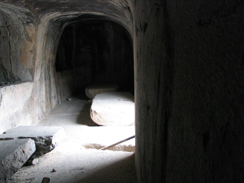 مقبره های سنگی اطراف تخت جمشید