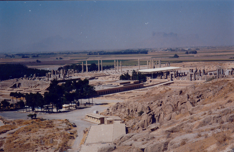 مقبره های سنگی اطراف تخت جمشید