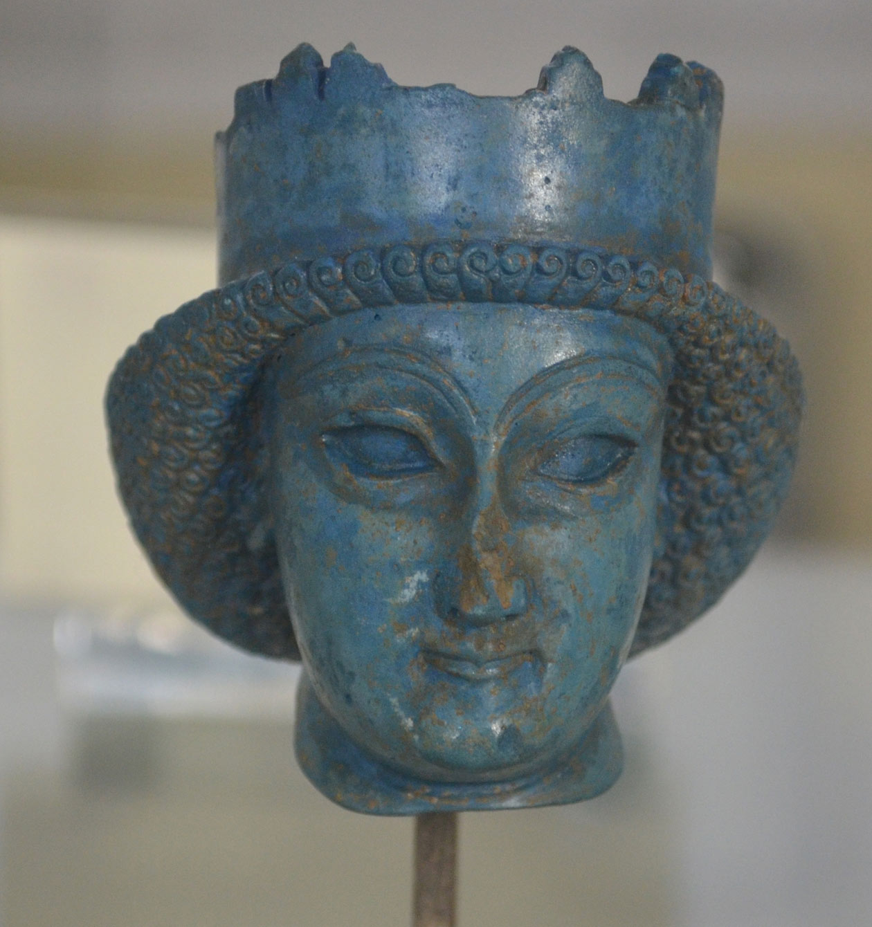 سر شاهزاده از سنگ لاجورد - تخت جمشید موزه ملی ایران