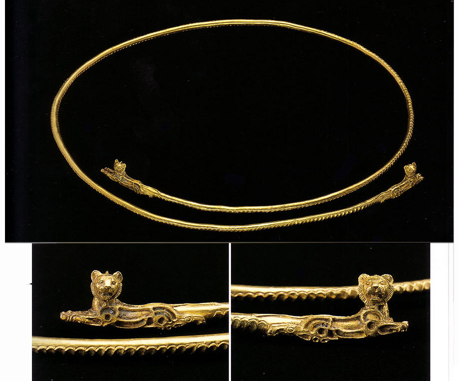 تسمه نازک طلایی با نشان دو شیر- گنجینه آمودریا