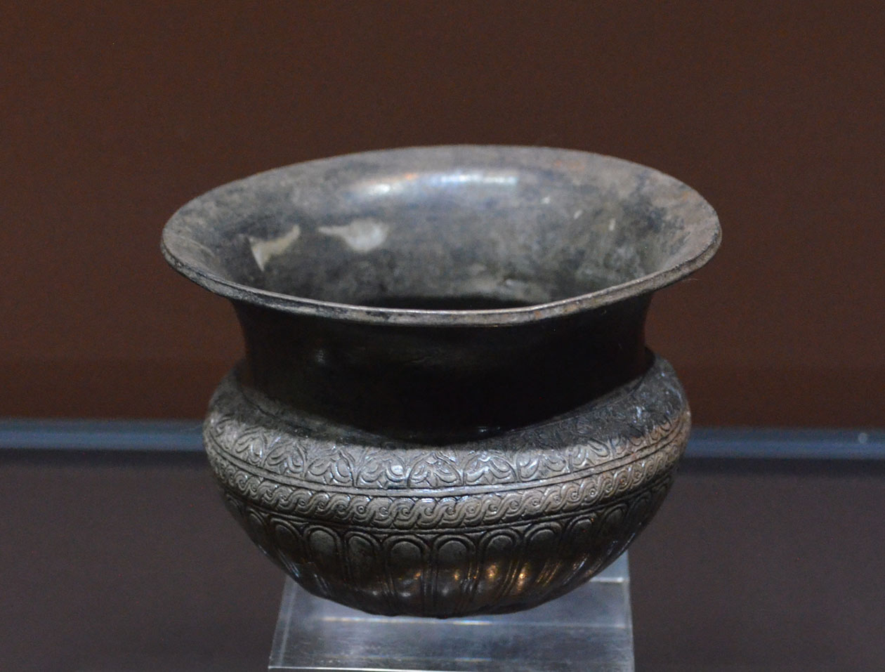 ظرف نقره هخامنشی