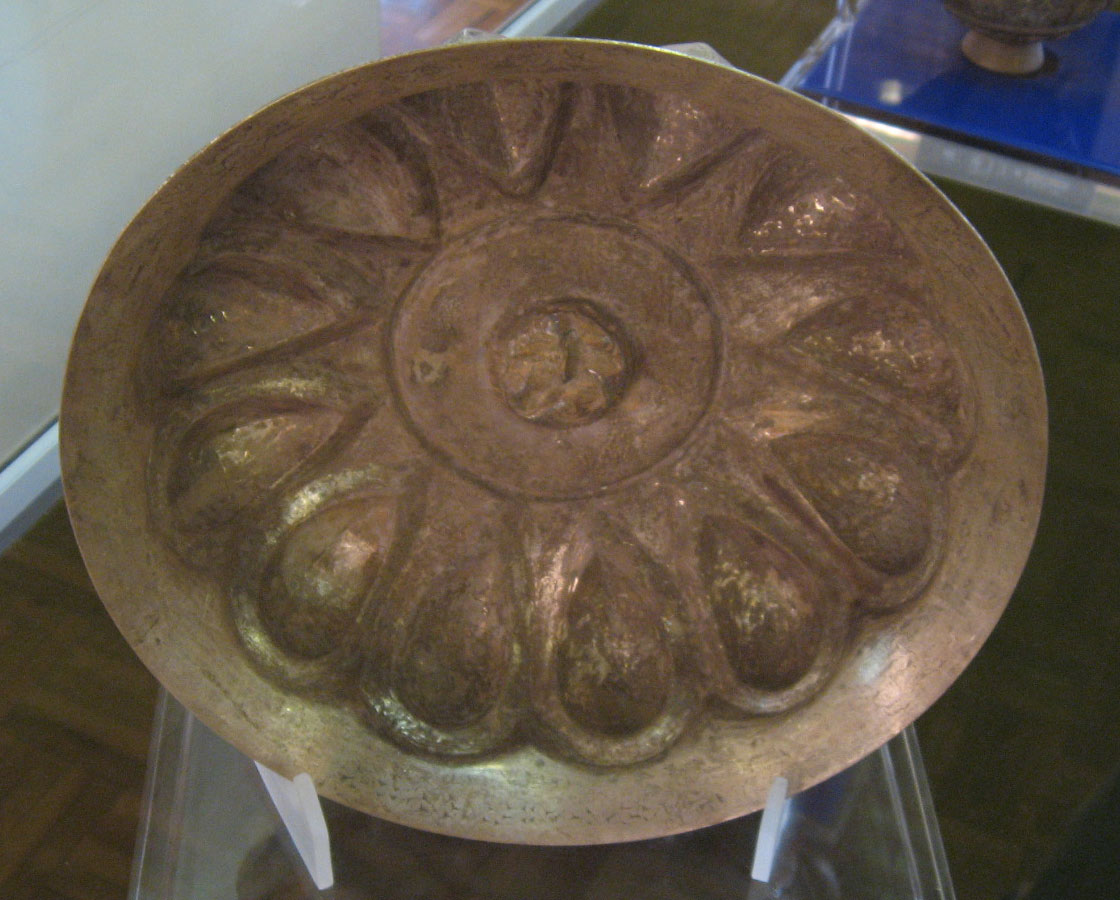 ظرف نقره ای کتیبه دار- موزه آذربایجان تبریز