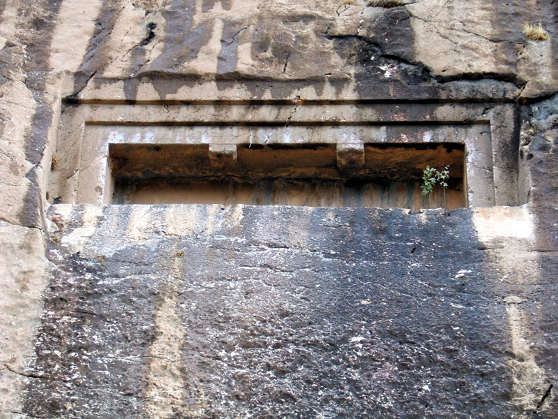 گور دخمه دكان داود 