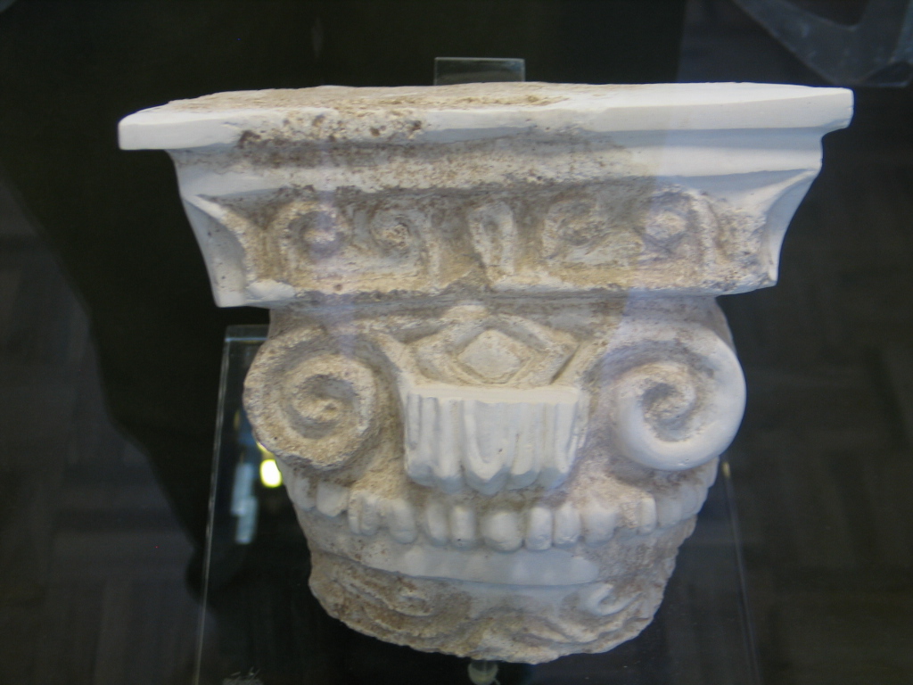 قسمتی از تزیینات معماری از دوره اشكانی