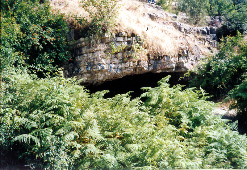 غار كمربند و هوتو