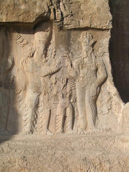 تاج نرسه در سنگ نگاره پایکولی