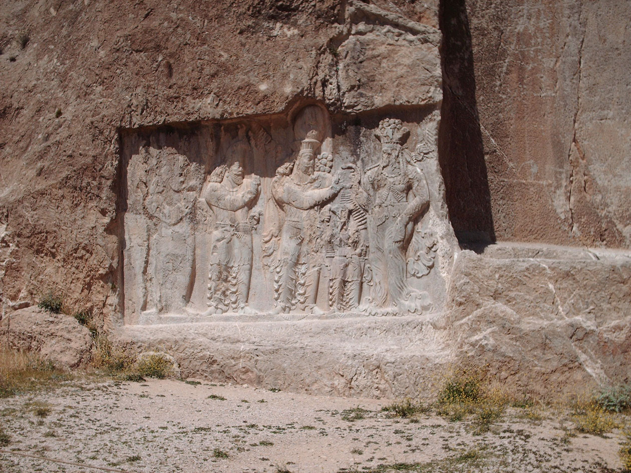 نرسه -اعطای نشان شاهی در نقش رستم 