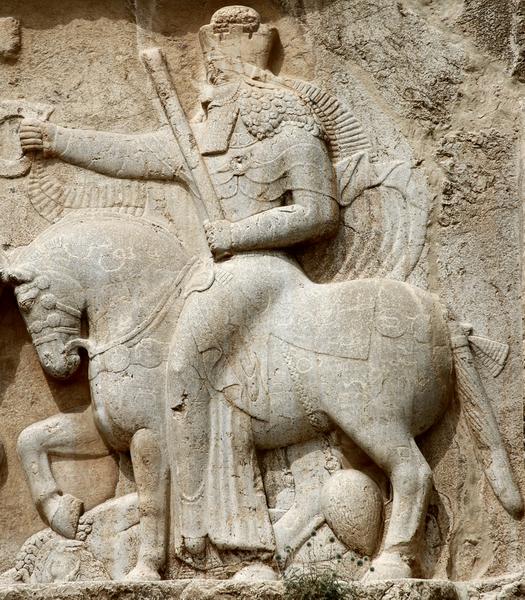 اردشیر اول - اعطای نشان شاهی در نقش رستم